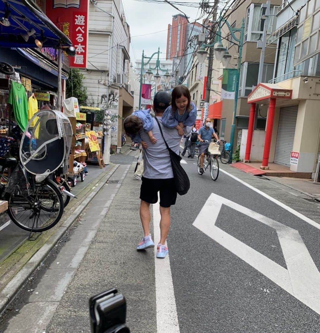 光岡映二さんのインスタグラム写真 - (光岡映二Instagram)「肩に乗せると楽なんだなぁ」7月16日 18時30分 - eijimitsuoka