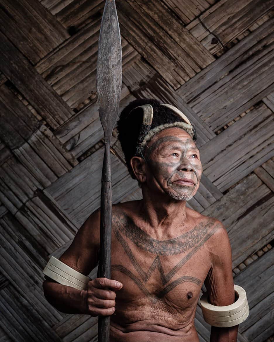 アムステルダム・タトゥー・ミュージアムのインスタグラム：「Naga tattoos also seen in the wooden statues.」