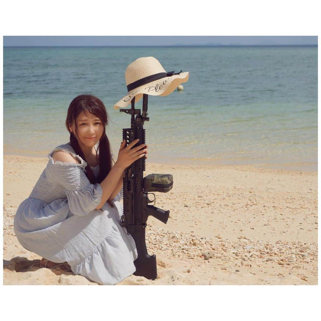 戦え‼︎ぴっちょりーなのインスタグラム：「. . . 🔫 #mk46 #東京マルイ #tokyomarui 👒 Thailand 👗#tittyandco #ティティーアンドコー . . 沖縄での無線運用の合間に撮影  サバゲーで使えるように鍛えなきゃ💪 . . #分隊支援火器 #okinawa #沖縄 #airsoft #サバゲー #サバゲー女子 #サバイバルゲーム #エアガン . . ※ビーチ管理者の許可を得て撮影しています ※許可を得てゴーグル無しで撮影しています . . . 🖤🖤🖤🖤PICCIOLINA☆SCHEDULE🖤🖤🖤🖤 . . . .  🔫ゲスト出演🔫サバゲーイベント 8月8日(土) @C.Q.B GHOST 8月9日(日) @WALL.タクティカルトレーニングセンター . ‼️延期‼️🛵ゲスト出演🛵バイクイベント 9月13日(日) CUBサミット 摺上川ダム 梨平公園 . . 🔫ゲスト出演🔫サバイバルゲームイベント 秋頃  @ggarmament JAPAN G&G LOVERS  サバイバルゲームフィールド ユニオンベース . . . 📱ブース出展📱無線イベント 10月31日(土)11月1日(日) ハムフェア @東京ビックサイト . . . . 🔫MC出演🔫サバゲー用品物販イベント 11月3日(火) @爆裂祭 @ 池袋サンシャインシティー . . . 🎪MC出演🎪キャンプイベント🏕 11/7(土)8(日)  @unionoutdoorfestival  ユニオンアウトドアフェスティバル @ サバイバルゲームフィールド ユニオンベース M.E.Tユニオン . . . 🖤🖤🖤🖤🖤🖤🖤🖤🖤🖤🖤🖤🖤🖤🖤🖤🖤 🖤  #airsofter#airsofters#airsoftgun#airsoftguns#ぴっちょりーな #piccholina #airguns#airgun#airsofterphoto#airsofting#airsoftwar#airsoftworld#airsoftjapan#airsoftgirl #airsoft#サバゲー#サバゲー女子 #airsoftgirl」