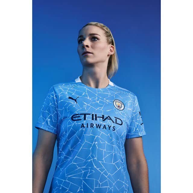ジェンマ・ボナーのインスタグラム：「20/21 @mancity x @pumafootball 🔥」