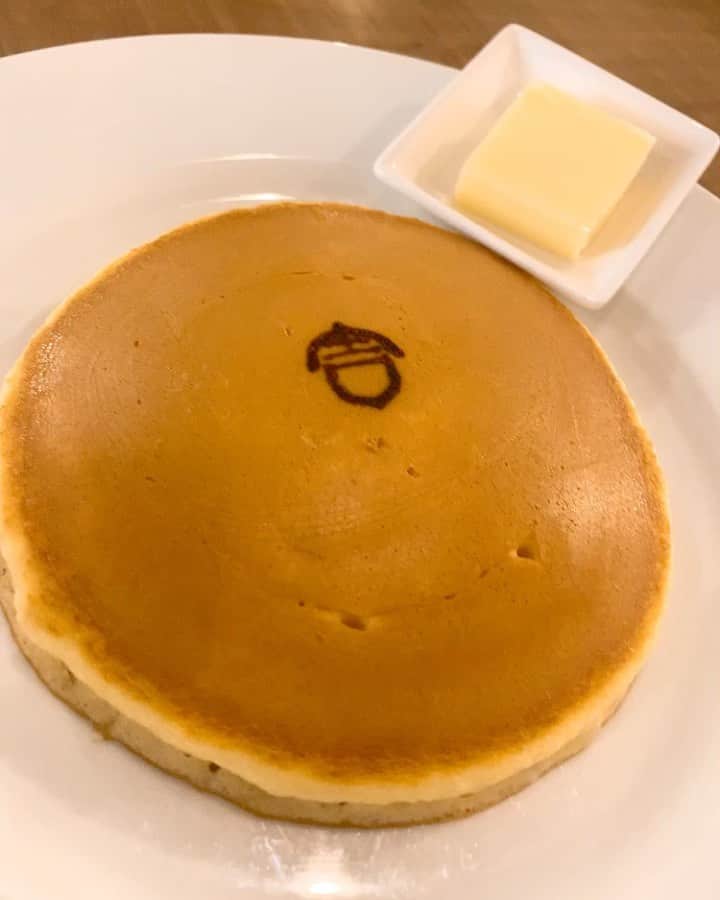 愛純もえりのインスタグラム：「ホットケーキ🥞🍴 . . 美味しい時間、楽しい時間は 必要不可欠🌿」