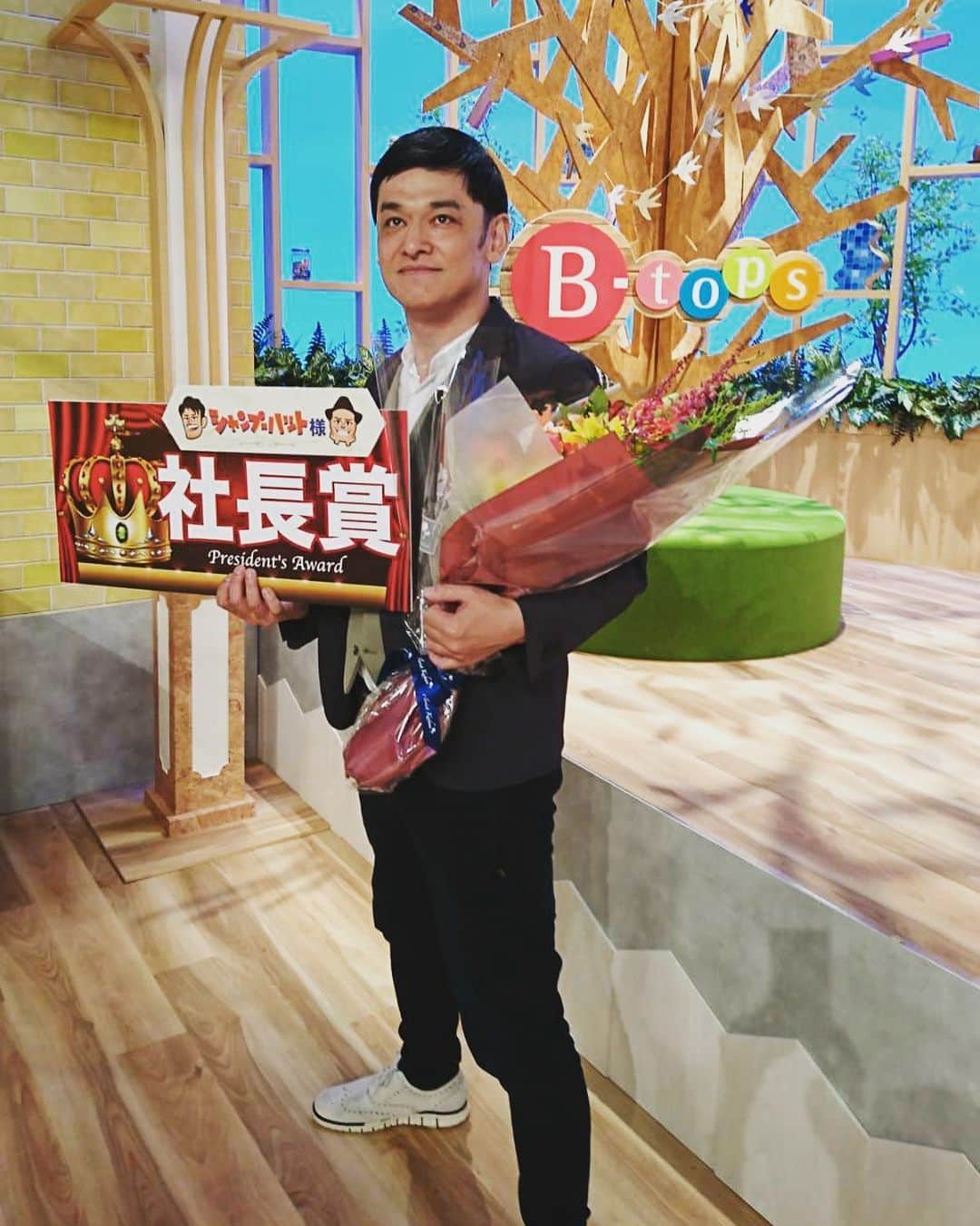 宮田麺児のインスタグラム：「ビートップス！ 絶対にみてや！  #上方漫才大賞#お祝い#感謝#ありがとうございます#精進#読売テレビ#長寿番組#通販革命」