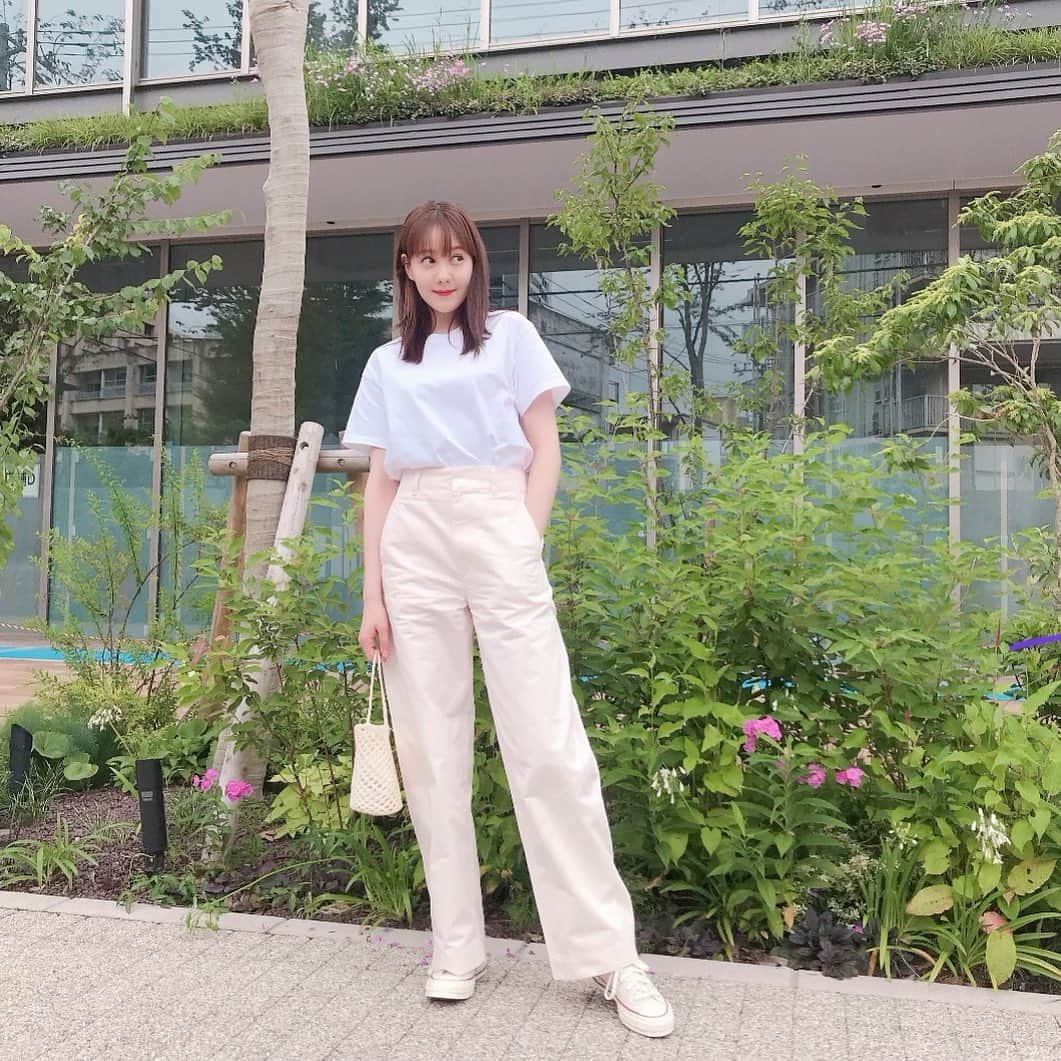 トリンドル玲奈さんのインスタグラム写真 - (トリンドル玲奈Instagram)「私服↓  ユニクロUのパンツ👖履きました❤︎ ルナのが可愛くて、真似っこ。  なんと、今なら990円!(広告みたい🤣)  薄ーいピンクがかわいいです。  #ワイドフィットカーブパンツ（丈長め78CM） #offwhite」7月16日 19時05分 - toritori0123