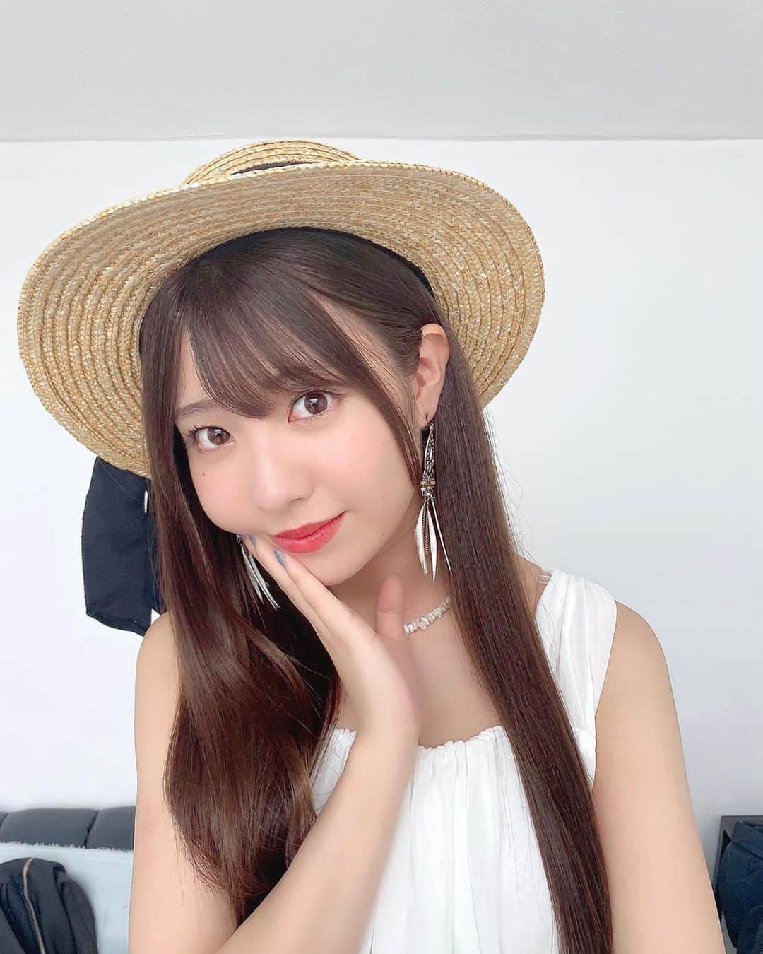 小玉梨々華のインスタグラム：「MVの衣装です☺︎  『サンデー！サンシャイン！』 MV是非たくさん観てね〜」