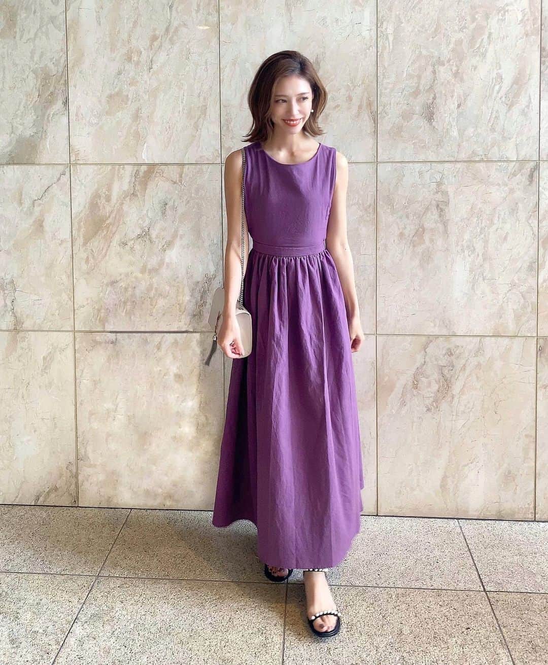 石黒美帆のインスタグラム：「*﻿ ストーリーズにあげていた﻿ パープルのワンピース🍇﻿ ﻿ ﻿ ﻿ dress#ELENORE﻿ bag#saintlaurent  sandal#tsurubymarikooikawa  ﻿ ﻿ サイドから見ると﻿ ウエスト部分が空いてるんです…✨﻿ ﻿ ﻿ ﻿ ﻿ #fashion#fashionstyle#fashiongram#instafashion#outfit#ootd#dailylook#패션#오오티디#ファッション#コーデ#シンプルコーデ#リゾートコーデ#夏服#夏コーデ#エレノア#サンローラン#ツルバイマリコオイカワ#パープル」