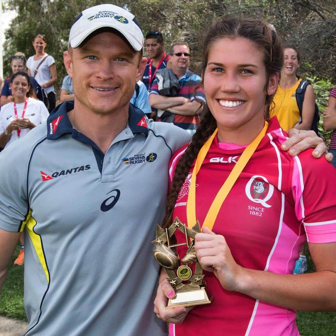 シャルロッテ・キャスリックのインスタグラム：「Here’s a throwback to me receiving an award from Tim Walsh who would soon be the coach who lead myself and the team to our Olympic gold medal.. if you want to have a chance at getting coached by him too (he’s awesome trust me) tag some mates and I’ll choose a winner who will receive a free session for you and your friends! Otherwise follow the link in my story and have a look on the website for sessions on offer 🥰 *winner selected Sunday evening*」