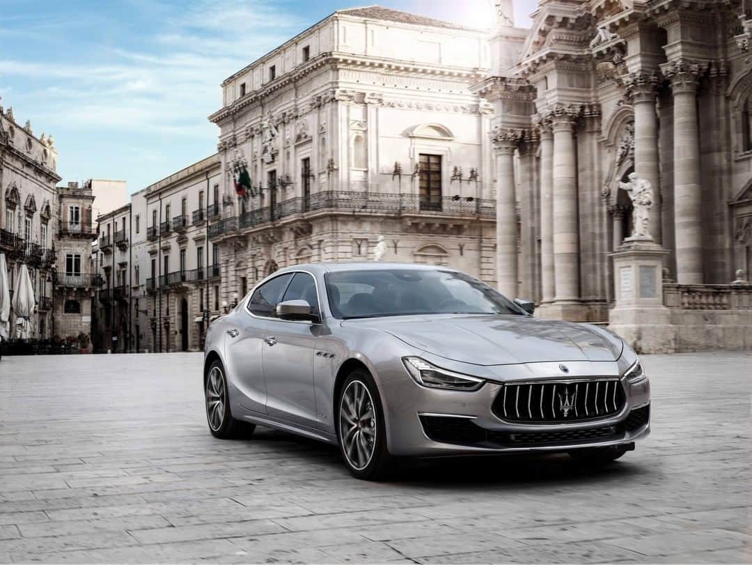 Maserati Japan | マセラティ ジャパンのインスタグラム：「MASERATI ALL RANGE Open Door Weekend 2020.7.23 (THU) – 26 (SUN)  来る7月23日（木・祝）～26日（日）の4日間にわたり、“MASERATI ALL RANGE Open Door Weekend”と題し、マセラティ オールラインアップの展示試乗会を開催いたします。  究極の贅沢とエレガンスを体現できる『GHIBLI』、マセラティ初にして究極のSUV『LEVANTE』、時を経ても色褪せることのない気品と存在感を放ち続ける『QUATTROPORTE』まで、マセラティのオールラインアップの試乗車をご用意いたします。  眺めるだけでは、決してわからないマセラティのドライビングフィール、官能的なサウンドを夏の晴れ渡る空の下で、試乗にて存分にご体感いただければ幸いです。  皆様のご来場を心よりお待ち申し上げております。  詳細はこちら：https://www.maserati.com/jp/ja/shopping-tools/open-door-weekend-July-2020  #Maserati #マセラティ #MaseratiJapan #マセラティジャパン # マセラティジャパン」