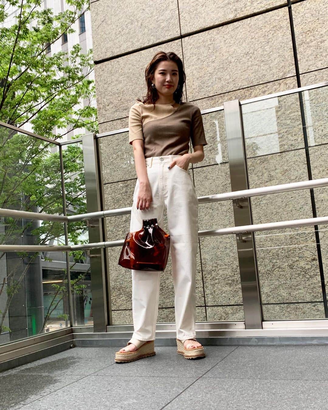 SHEL’TTERさんのインスタグラム写真 - (SHEL’TTERInstagram)「ㅤㅤㅤㅤㅤㅤㅤㅤㅤㅤㅤㅤㅤ IT GIRL SNAP ▶️HINAMI from LUCUA OSAKA @hinami_27 ━━━━━━━━━━━━━━━ ■CUT OUT LAYERED TOPS (MOUSSY) ■DENIM WIDE PANTS (MOUSSY) ■SKELETON BAG (SLY) ■JUTE SOLE TONG SANDAL（SHEL'TTERSELECT) ￥10,800+tax ※その他着用アイテムは本人私物 ㅤㅤㅤㅤㅤㅤㅤㅤㅤㅤㅤㅤㅤ ※店舗により取り扱いアイテムや在庫が異なります。お近くのSHEL'TTER店舗までお問い合わせ下さいませ ※新型コロナウイルスの感染拡大防止のため一部店舗が短縮営業しております 掲載アイテムはプロフィールTOPのURLよりチェック🔍 ━━━━━━━━━━━━━━━ #SHELTTER #SHELTTERitgirl #SHELTTERSELECT #SHOPSTAFF #COORDINATE #MOUSSY #SLY」7月16日 19時09分 - sheltter_official