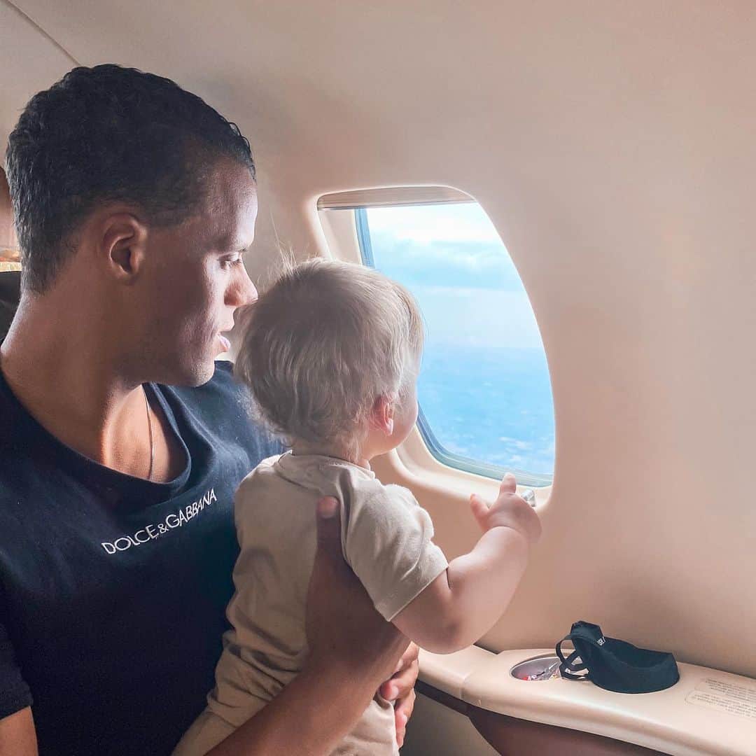 のインスタグラム：「🌍👨‍👧#backhome #familylove」
