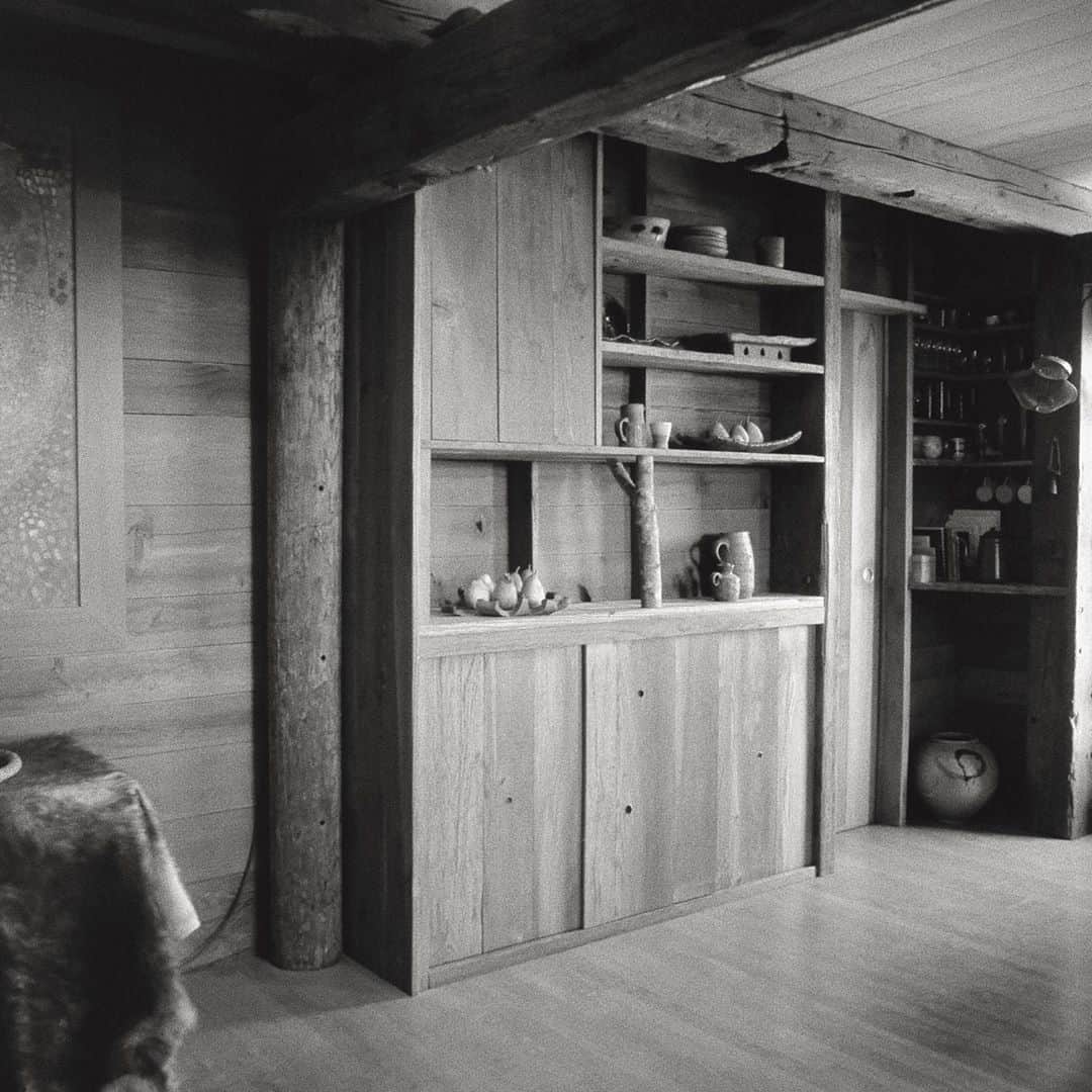 C E R E A Lのインスタグラム：「“JB Blunk’s home and studio became what many consider to be his masterwork, reflecting his reverence for ancient art and place”.  One Medium to Another - the work of JB Blunk, documented in a new monograph.  Read more via the link in profile.」
