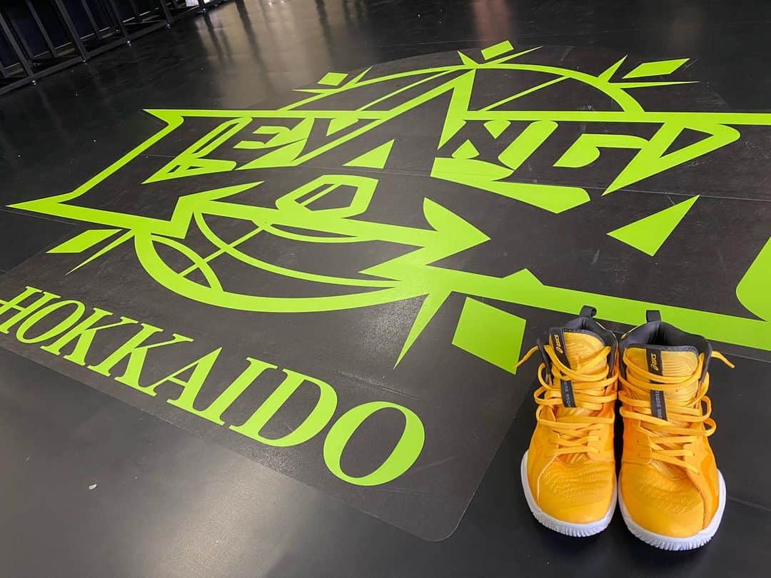 のインスタグラム：「今シーズンもasicsのお靴さん。 #ASICSBASKETBALL #NOVASURGE」