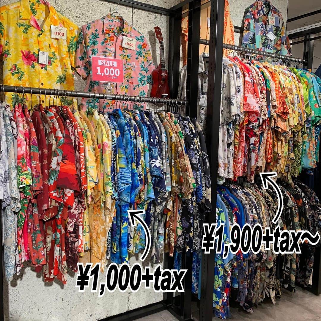 のインスタグラム：「・ #原宿シカゴ原宿店 ・ ・ ・ 🌺アロハシャツ紹介🌴 ・ ・ 夏の定番アイテム『アロハシャツ』の ¥1,000+taxコーナーを増設しました😊✌️ 珍しい和柄もご用意しております🐉 ・ ・ 新商品、毎日入荷‼️ ご来店をお待ちしております🗽 ・ 原宿シカゴ原宿店 東京都渋谷区神宮前6-31-15 2F 03-6727-5505 営業時間 12時〜20時(短縮営業中) JR原宿駅表参道口から徒歩3分 東京メトロ明治神宮前駅3番出口から徒歩2分 ・ #aloha#hawaii#shirt#alohashirt#hawaiianshirt#アロハシャツ#ハワイアンシャツ#シャツ#メンズコーデ#原宿#原宿シカゴ#古着#古着屋#古着屋さん#古着女子#古着男子#フルジョ#フルダン#原宿#下北沢#吉祥寺#京都 #harajuku#harajukuchicago#usedfashion#usedstyle#usedmix#usedclothing#vintage#outfit」
