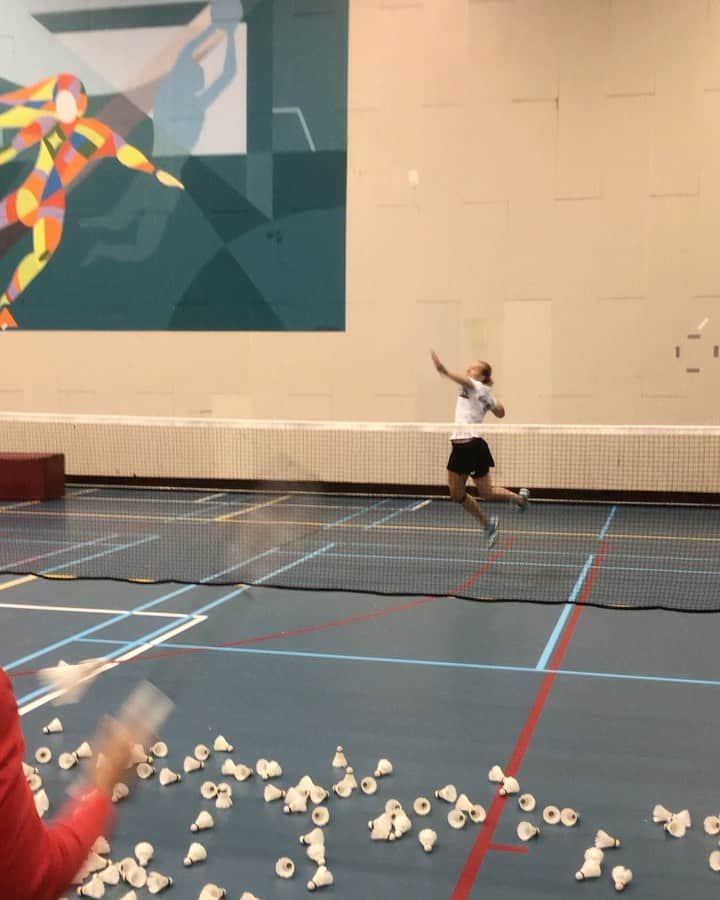 セレーナ・ピークのインスタグラム：「Another session done ✅ #multiThursday #training #badminton #athlete #roadtotokyo #mamscoffee #yonex #cumus」