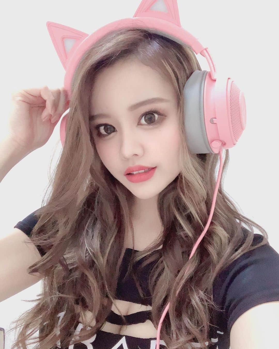 鳴海そらのインスタグラム：「ねこみみヘッドフォンかわいー❤️」