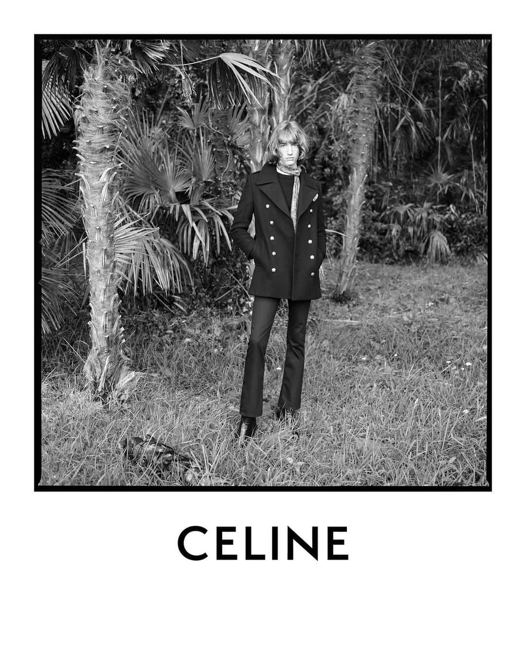 Celineさんのインスタグラム写真 - (CelineInstagram)「CELINE HOMME WINTER 20 CELINE OFFICIER PEACOAT  COLLECTION AVAILABLE IN STORE AND AT CELINE.COM AUGUST 28 2020  DYLAN PHOTOGRAPHED BY @HEDISLIMANE IN SAINT TROPEZ IN JUNE 2020  #CELINEHOMME #CELINEBYHEDISLIMANE」7月17日 6時37分 - celine