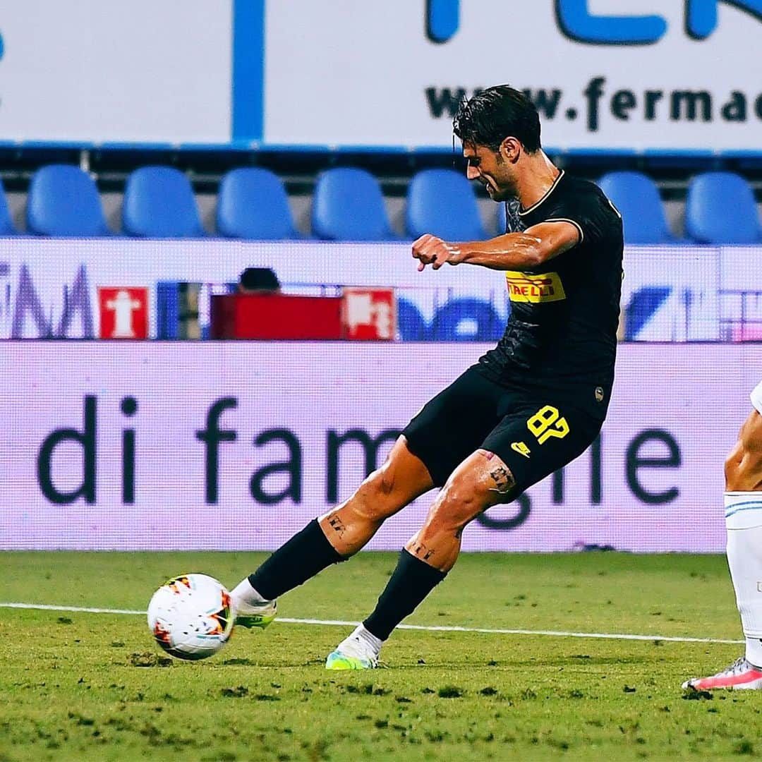 インテルナツィオナーレ・ミラノさんのインスタグラム写真 - (インテルナツィオナーレ・ミラノInstagram)「ANTONIOOOOOO!!!!! HALF TIME: #SpalInter 0️⃣-1️⃣ #Inter #ForzaInter #Candreva #SerieA #Goal #Football」7月17日 5時35分 - inter