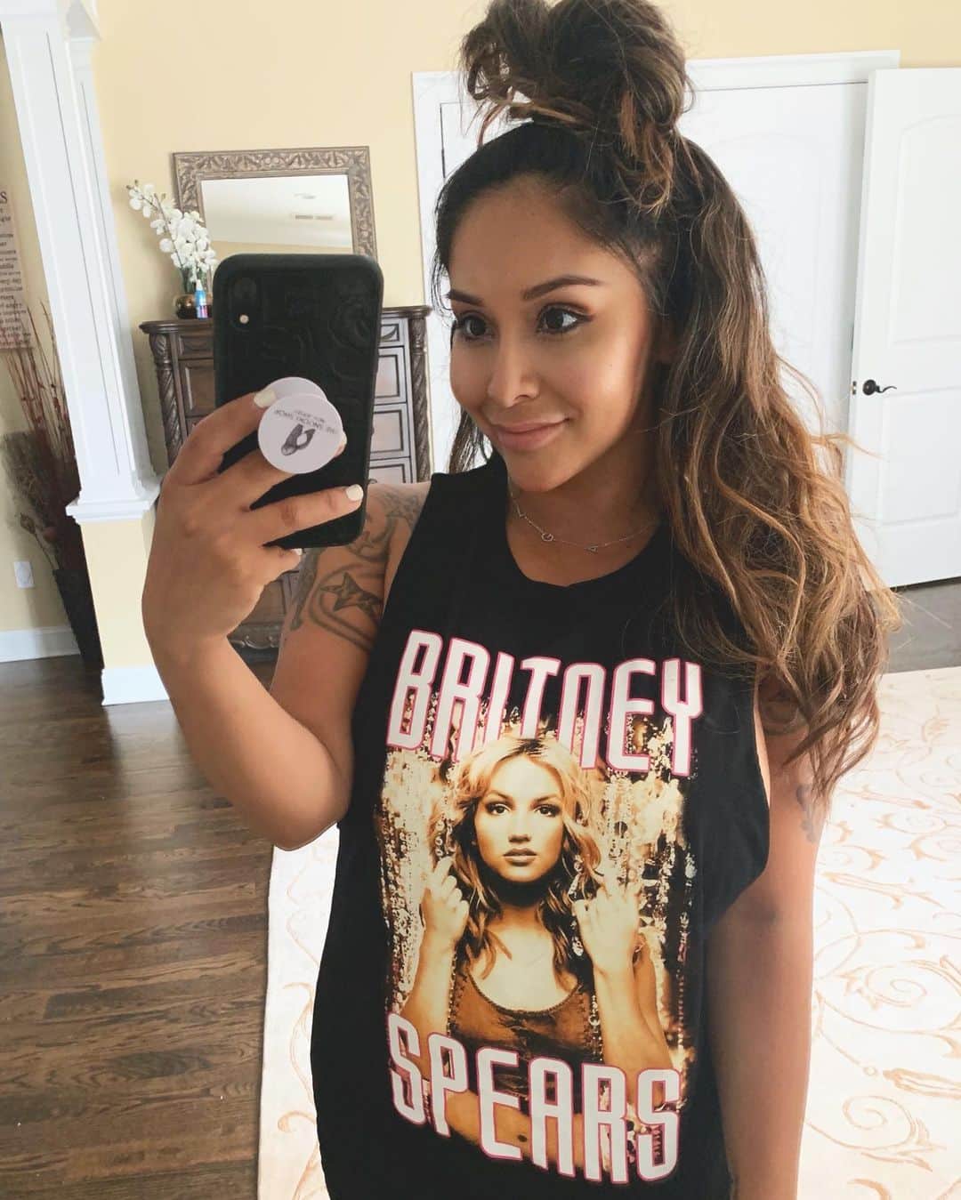 ニコール・ ポリッツィのインスタグラム：「#freebritney Love you Queen @britneyspears 🙏🏽💋」