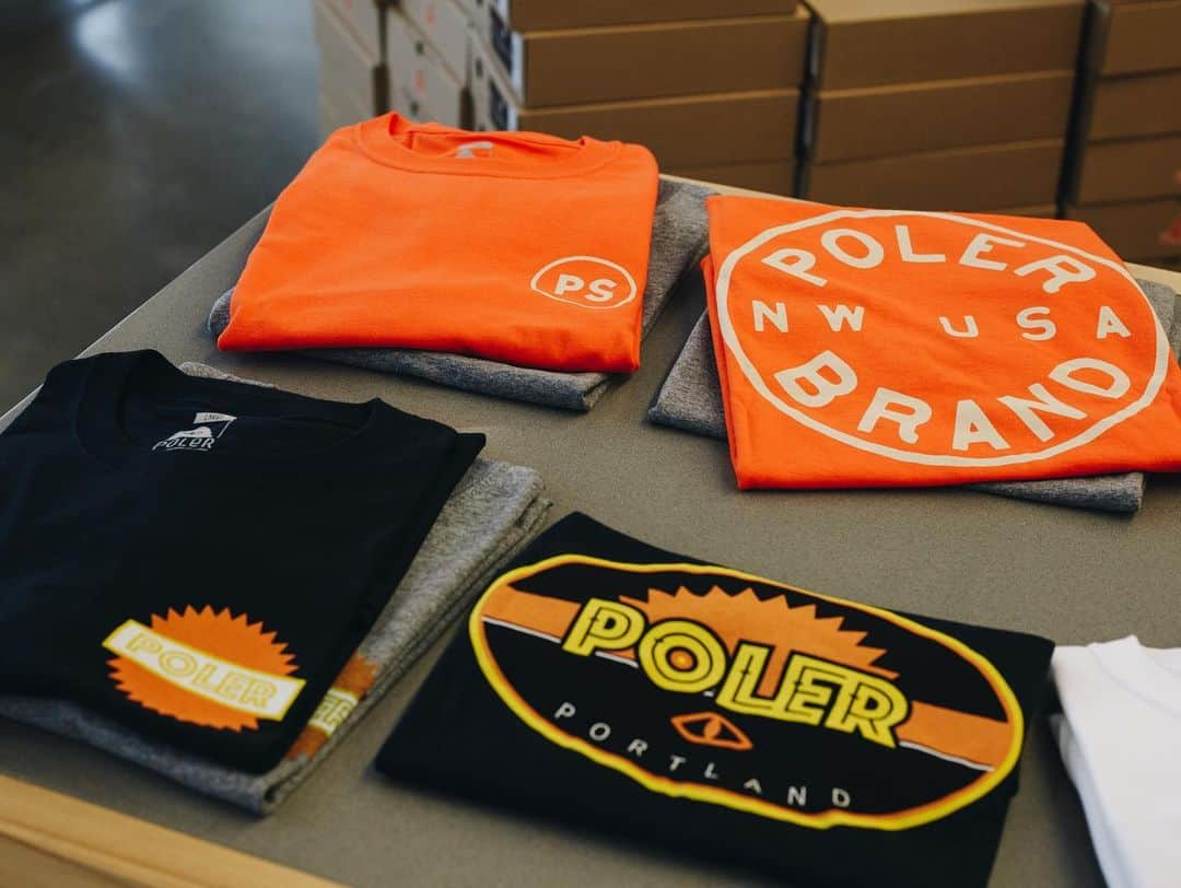 Poler Outdoor Stuffさんのインスタグラム写真 - (Poler Outdoor StuffInstagram)「Graphic tees for every day of the week + more 😍 #campvibes #polerstuff #portlandoregon」7月17日 6時19分 - polerportland