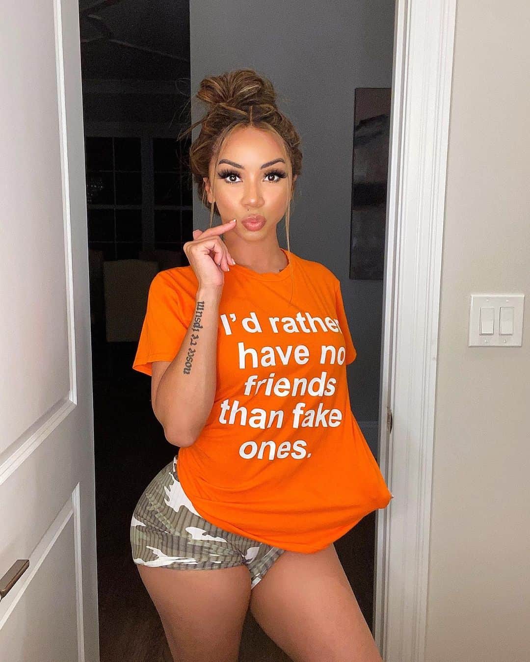 Brittany Rennerのインスタグラム：「Period❕Outfit: No Fake Friends Top @fashionnova fashionnovapartner」
