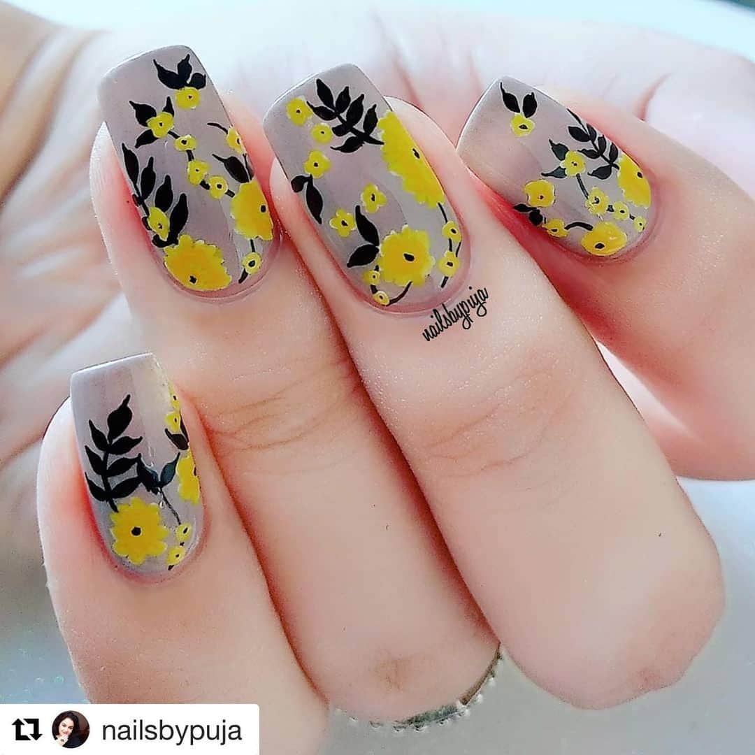 Nail Designsさんのインスタグラム写真 - (Nail DesignsInstagram)「#Repost @nailsbypuja  ・・・ Here's wishing our very cute and adorable nailsister @0716shivi Shivani a very very happy birthday 🎊🎉🎈🎁🎂🎁🎈🎉🎊😘😘😘😘 I chose to do these florals inspired by @lieve91  for your birthday collab hosted by @nutcracker_nails and @rachi_phadte 💗💗 Base used @missnailsforyou "Grey goose" Please swipe to see the beautiful collage a d more pics 👉🏻👉🏻👉🏻 #cuteshivisbirthday #happybirthdayshivi #floralnailart #floralnails #floralnaildesign #floralarrangement #springnailart #springnails #springnails2020 #summernailart #summernails #summernails2020 #greynails #greynailart #nailsonfleek #nailsonpoint #beauty #freehandnailart #freehandnailartist #nailitdaily #nailartfeature」7月17日 6時31分 - nailartfeature