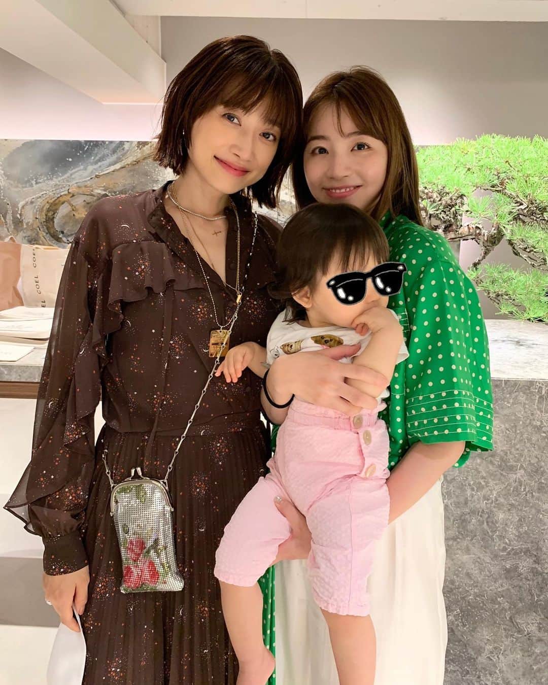 のインスタグラム：「久しぶりに会えたっ！ イメチェンした　@youn1029 は もうそれはそれは可愛すぎました🥰 お洋服たちも、ありそうでないitemたち ばかりで、本当さすがだなー♡と @coel_y  みんなもcheckしてみてね！ 　※撮影の時だけマスク外しました😷  #넘넘넘넘귀여워  #coel」