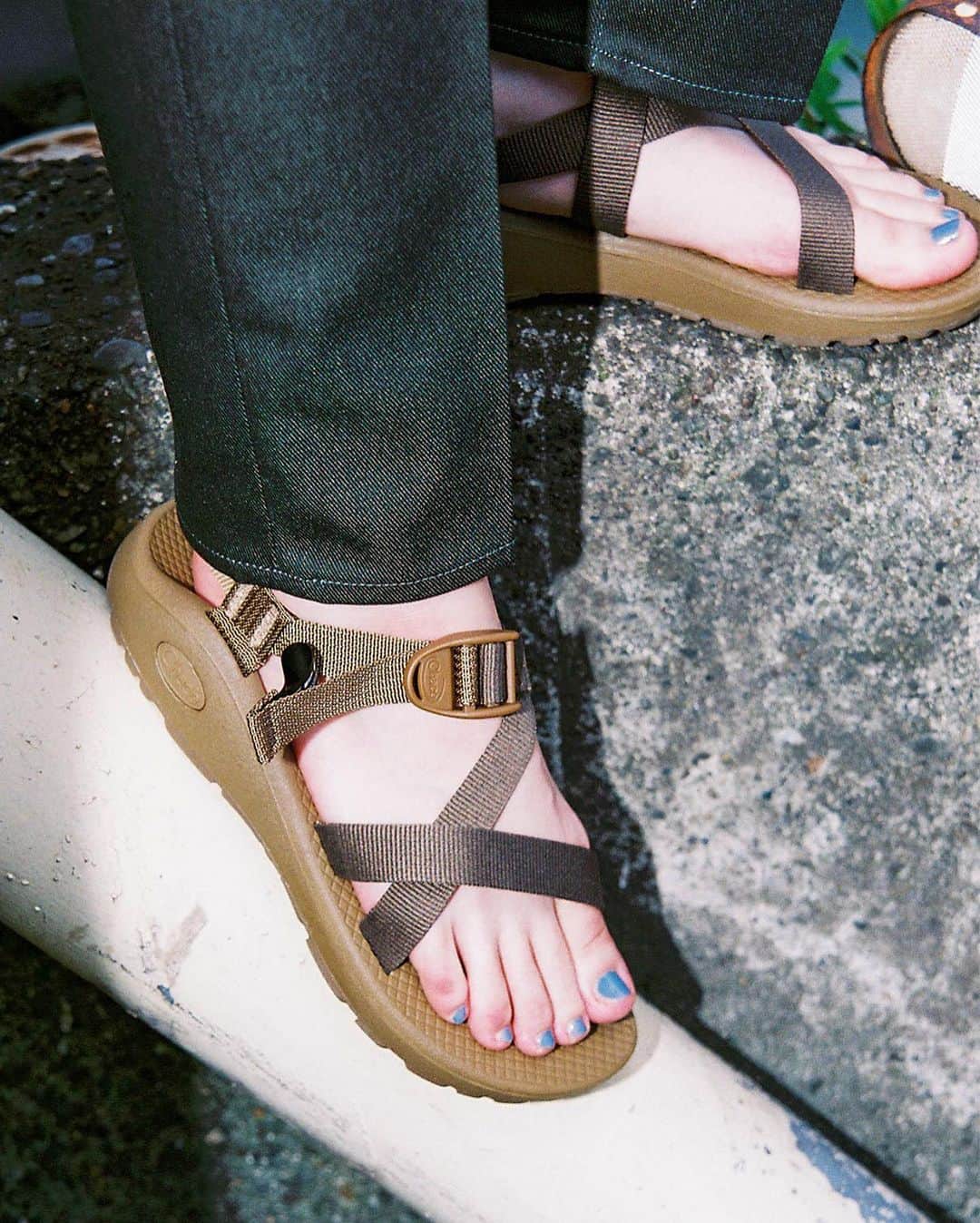 ビームスさんのインスタグラム写真 - (ビームスInstagram)「Styling with my favorite summer sandals. by Ray BEAMS & BEAMS BOY  @b___mag アクティブシーンからタウンユースまで大活躍！  この夏履きたいサンダルを、ビームススタッフのおすすめのコーディネートと共にご紹介。 機能性に特化したスポーツサンダルや、スタイリングのアクセントになるサンダルに注目です！  詳しくはHPをチェック！ https://www.beams.co.jp/special/b_mag/hello_newme/2672/  #raybeams #レイビームス #beamsboy #ビームスボーイ #beams #ビームス #sandals #サンダル #styling #スタイリング #coordination #コーディネート」7月16日 21時40分 - beams_official