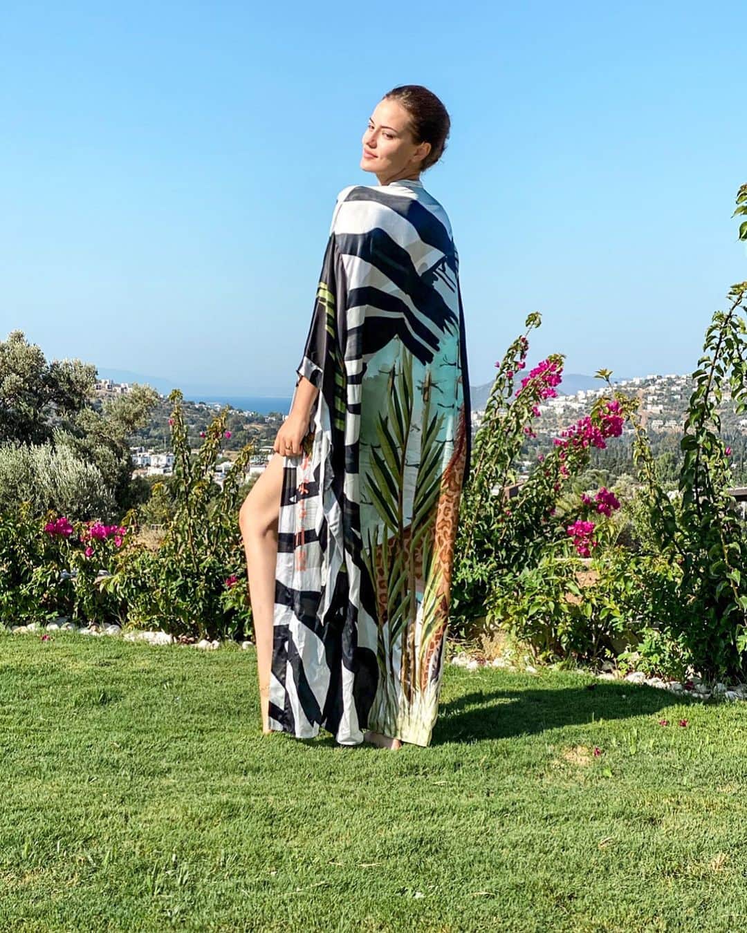 Fahriye Evcenのインスタグラム：「Crew... 🐆🦓🐅🦒 😏」