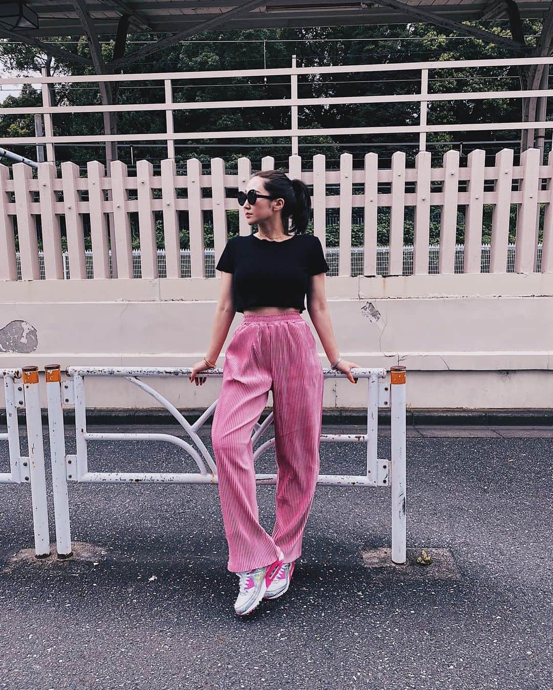 のインスタグラム：「💗🖤😎🧠💗🖤 . . . . . #ootd#fashion#pink#love #pinkブーム到来💗」