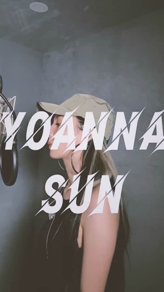 孫尤安（YoannaS）のインスタグラム：「編曲/詞/曲：YoannaS ﻿ I figured ﻿ And i feel bitter ﻿ I knew  from the beginning﻿ Im the one who ruined everything﻿  ﻿ You have been better﻿ Though i got the answer﻿ ﻿ Wish u call me back ﻿ I miss all the  good old times﻿ Wish i could make the things go alright﻿ ﻿ ﻿ 常常我們都意見分歧﻿ 翻個舊帳 翻得像在分期 ﻿ All i want is maybe tryna listen to me ﻿ 刺痛像是破皮 I think you know what I mean﻿ Or maybe ﻿ 所有情緒我們處理的特別細膩﻿ 又或是 我們誰對細節特別走心﻿ 2020裡的浪漫主義﻿ 容不下你的世紀病 ﻿ ﻿ ﻿ Just can't help to text u goodnight﻿ 其他再多話也說不出來﻿ ﻿ 任誰關心都說 I'm fine﻿ 因爲連我都說不明白﻿ ﻿ ﻿ 左顧右盼兜了圈 又還是 回到那一夜﻿ 抓著原則 掙著 又是誰先﻿ U raise ur voice 宣布你主觀的天理﻿ 期待 鋒利的字句 掩飾 凌亂的思緒 ﻿ 冷卻之後卻才發現 早已經 來不及 聽﻿ ﻿ 早已經 對較勁成了癮 早已經﻿ 早已經 裂痕深不見底 早已經﻿ 早已經都已經精疲力盡﻿  ﻿ 也許我們享受文字遊戲中投機﻿ 一來一往挑著語病急著證明自己﻿ 修著愛情中的文學系﻿ 卻忘了愛的基礎 是善意 not a competition ﻿ That u fear  we drown in tears﻿ 爭鋒相對之後再對你說 Baby please ﻿ 即使對著彼此滿懷感激﻿ 終究成了那桌散了的宴席﻿ ﻿ ﻿ ﻿ Just can't help to text u goodnight﻿ 其他再多話也說不出來﻿ ﻿ 任誰關心都說 I'm fine﻿ 因爲連我都說不明白﻿ ﻿ ﻿ 你說那麼的透明﻿ 爭論當調頻﻿ 對你霧裡看花的說法還抱有存疑﻿ 從沒想過懷疑 沒想過猜忌 ﻿ 知道那是你絞盡腦汁後﻿ 貼心的規避 Why ﻿ ﻿ ﻿ ﻿ Why bother keep on working hard﻿ 如果終點不會一起到達﻿ ﻿ Why bother keep on working hard﻿ 如果天空不再為我們晴朗﻿ ﻿ Why bother keep on working hard﻿ 如果終點不會一起到達﻿ ﻿ Why bother keep on working hard﻿ We’re just keep on breaking heart﻿ ﻿ ﻿ ﻿ Why bother keep on working hard﻿ 如果終點不會一起到達﻿ ﻿ Why bother keep on working hard﻿ 如果天空不再為我們晴朗﻿ ﻿ Why bother keep on working hard﻿ 如果終點不會一起到達 ﻿ ﻿ Why bother keep on working hard﻿ We’re just keep on breaking heart」