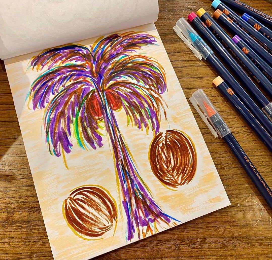 山田愛さんのインスタグラム写真 - (山田愛Instagram)「🌴🌈🥥☀️ ・ 心が絵に現れてます🥰 #art #coconut #palmtree #colorful #hawaii #hawaiian #🤎 #ハワイ #ヤシの木 #ココヤシ #ココナッツ #アート #デザイン #彩 #🤙🏽 #🏝 #coffee #coconutcoffee」7月16日 22時36分 - aiyamada_