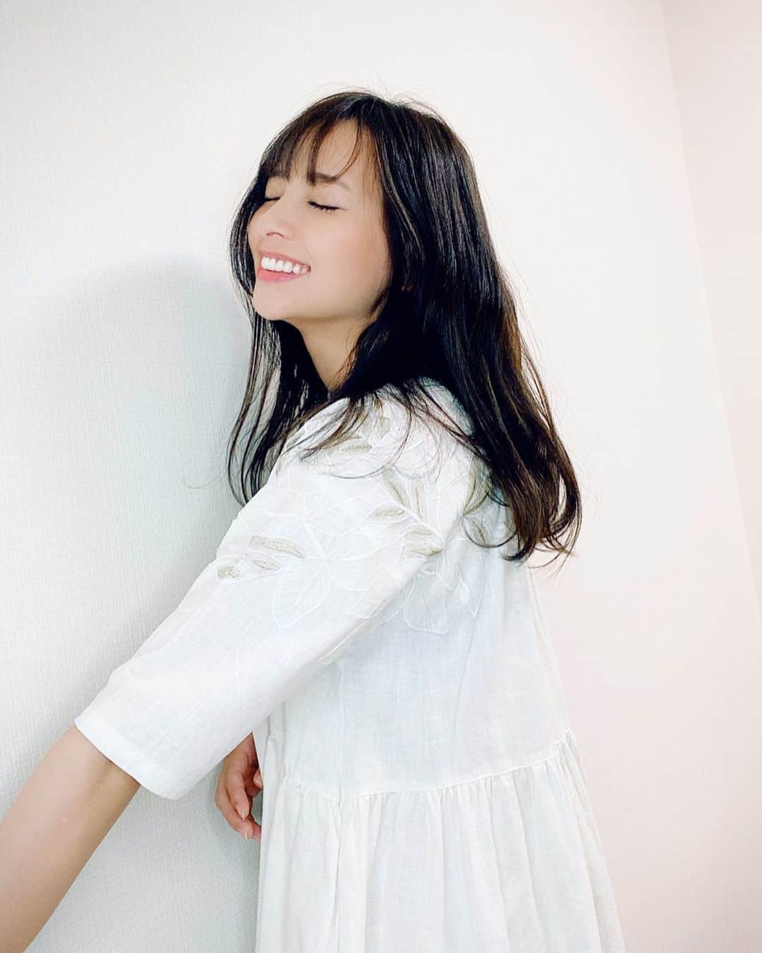 水崎綾女さんのインスタグラム写真 - (水崎綾女Instagram)「ブルーな日もあるけど笑顔でいたら幸せがくる気がする。 だから悩みとか何かあっても1日寝たら忘れちゃう💛笑」7月16日 22時49分 - misakiayame