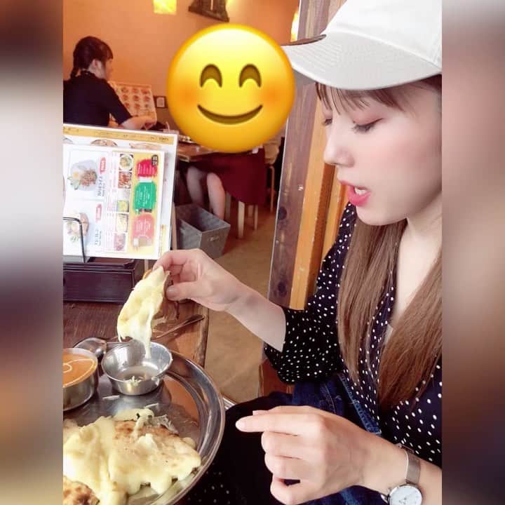 木下望のインスタグラム：「・ ・ チーズ一生うまくのばせないと思う👮‍♀️ ここのチーズナンが1番うまい！のん調べ！カレーも辛さ選べるしバターチキンくどくなくて好き🍛 ・ ・ #curry #currystagram #currylover #カレー #ナン #チーズナン #下北沢 #下北沢グルメ #下北沢ランチ #ナンステーション #nanstation」