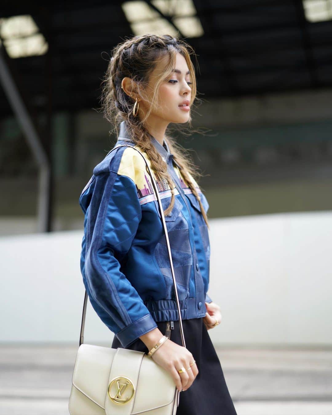 リリーマイマックのインスタグラム：「Louie v bag @louisvuitton #LVPONT9 #LVAustralia」