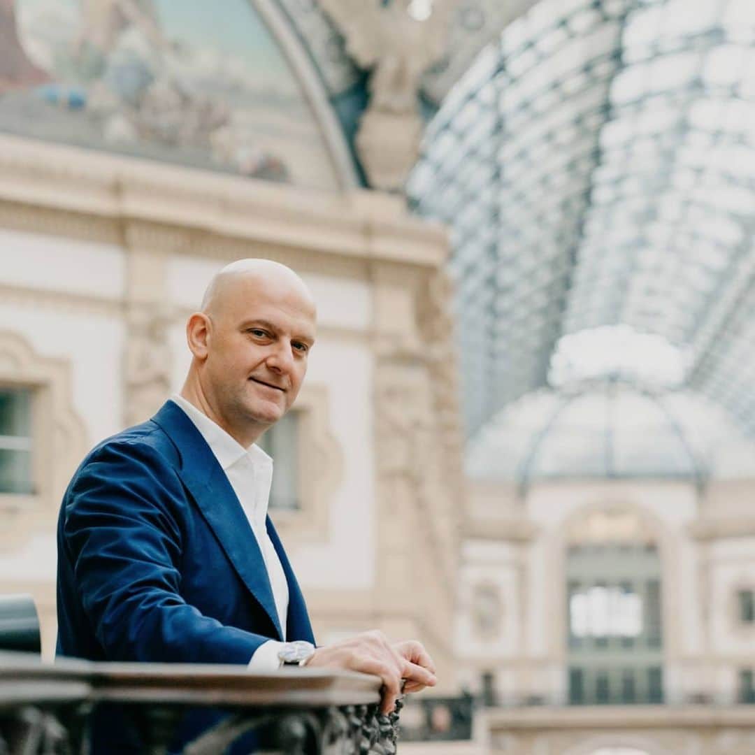 サントーニのインスタグラム：「We are glad to announce our new space in #GalleriaVittorioEmanuele II, as a result of yesterday’s auction organized by Comune di Milano.  With courage and optimism, as we love #Milano, and we trust #Italy.   Stay tuned!  #Santoni #makersofbeauty」
