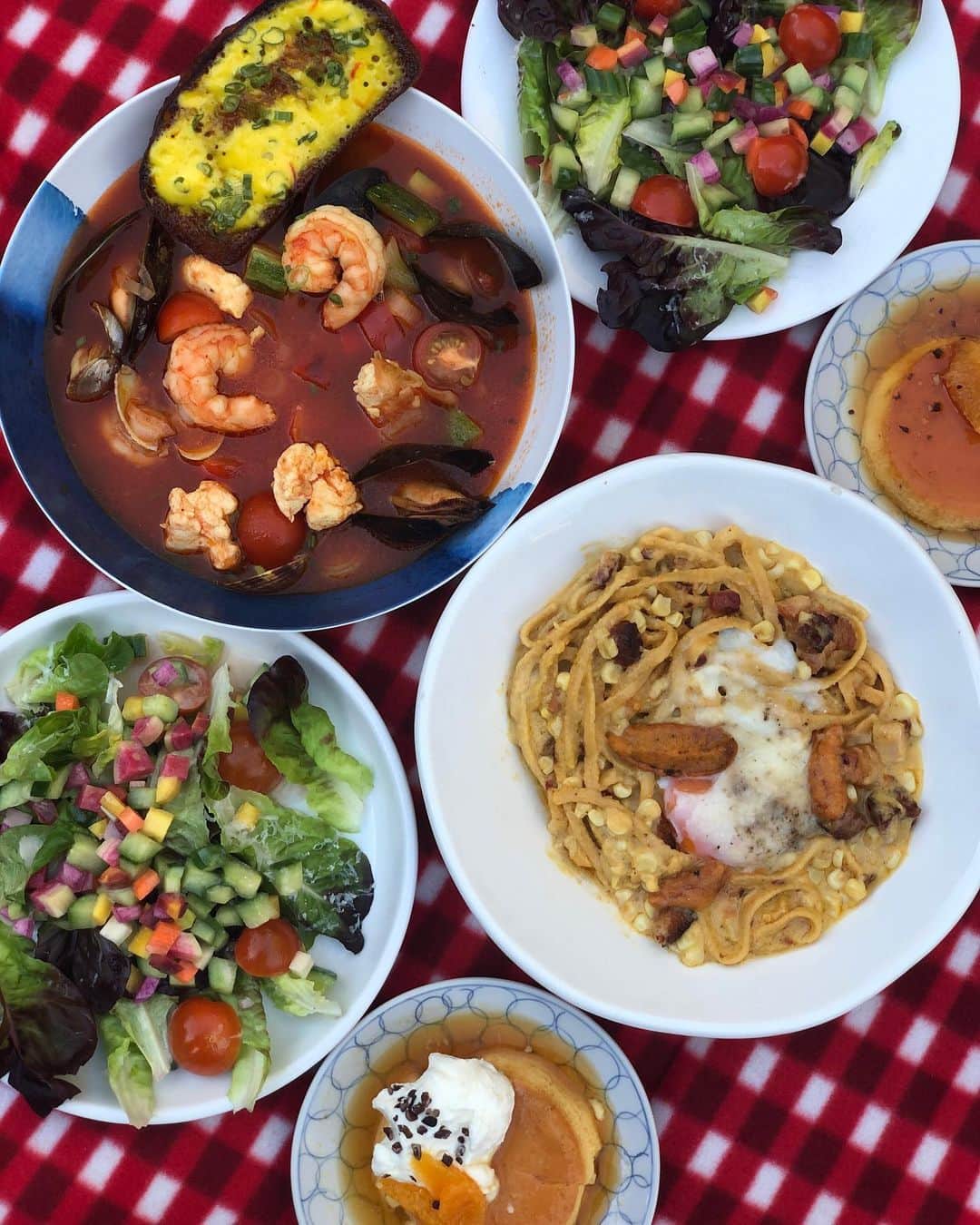 Antonietteのインスタグラム：「Last night’s al fresco picnic style dinner in our backyard with the help of Juniper and Ivy’s Comfort Food To-Go menu! Selected Bouillabaisse (French seafood stew) and Corn Carbonara with uni linguine, smoked pork belly and creamed corn. All entrees came with a chopped salad and crème caramel! All fantastic! 👍🏽 Thanks @juniperandivy for making my birthday meal special! 🎉 #supportlocal」