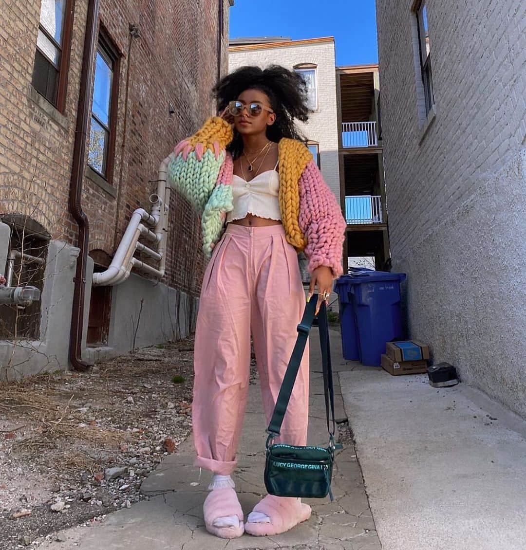 ジョージジーナ&ルーシーのインスタグラム：「@simply.cie styled our YMA with a lot of pastel colours. We can’t get enough of this look.  Our YMA is currently on sale, make sure to check our online store 💘#georgeginalucy #gglsquad #staystrong」