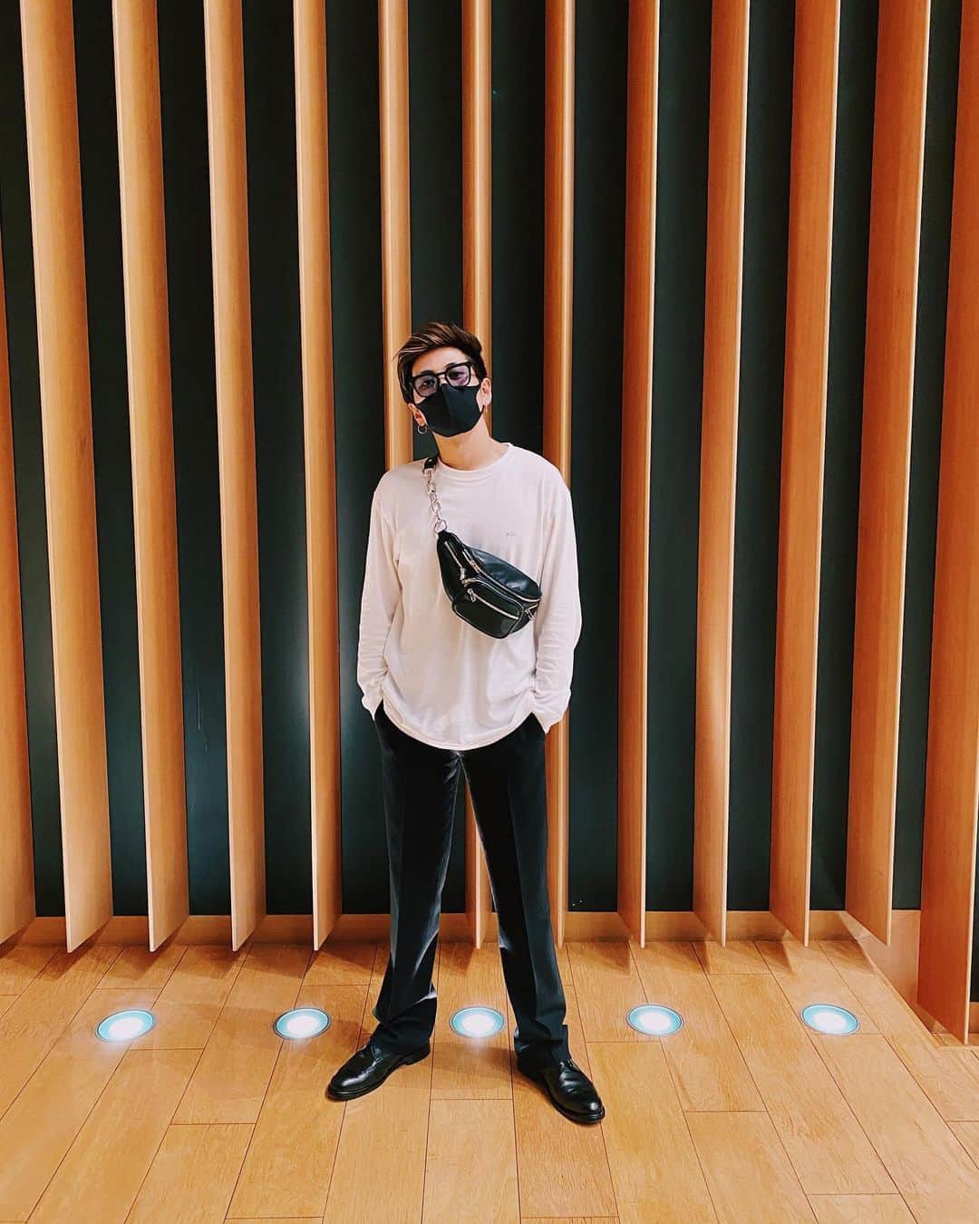 井澤勇貴のインスタグラム：「龍ch で紹介してもらったので久々に私服  WTFの白ロンTに黒スラックスにウィングチップの靴でシンプルですけど、僕が着るとこうなります。」