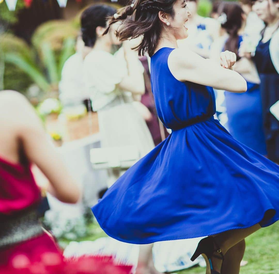 ブライディール｜ コンセプトからつくるウェディングのインスタグラム：「. . . 大切な仲間の歌声と演奏にのせて 仲間と踊る想い出のフラメンコ  Photo scene / Dance time . . .  #bridealwedding #brideal #originalwedding #photogenic #weddingparty #weddingphotography #naturalwedding #wedding #2020wedding #ブライディール #自由な結婚式 #ブライディールウェディング #オリジナルウェディング #ナチュラルウェディング #コンセプトウェディング #ガーデンパーティー #結婚式準備 #結婚式アイデア #結婚式演出 #結婚式 #結婚式場 #貸切結婚式 #ウェディングパーティー #ウェディングドレス #ウェディングブーケ #プレ花嫁  #プレプレ花嫁  #卒花嫁 #結婚式レポ」