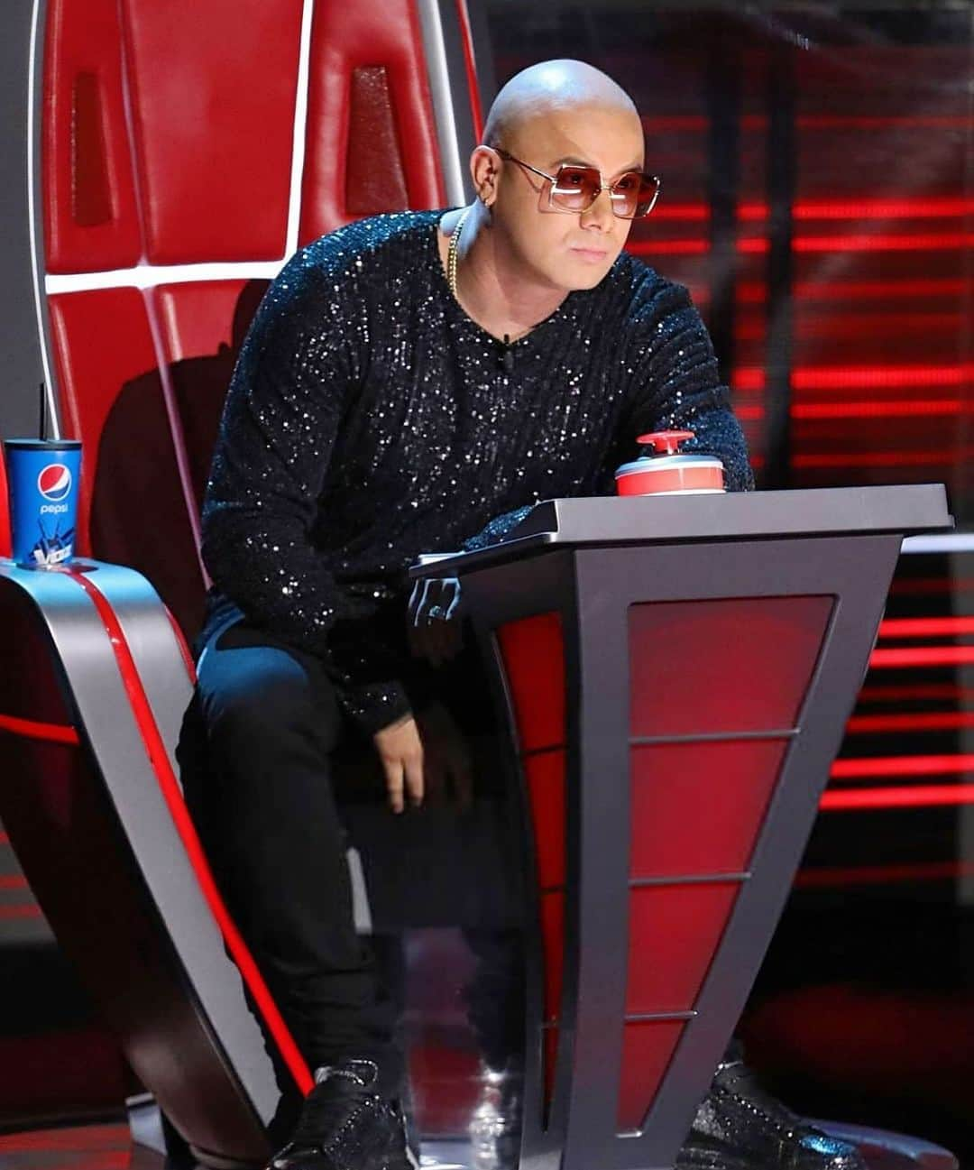 ウィジンさんのインスタグラム写真 - (ウィジンInstagram)「El #teamwisin está listo 🏆 QUIEN GANARÁ? @lavozus contamos con todos ustedes por @telemundo」7月16日 23時53分 - wisin