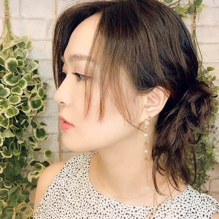 阿部桃子さんのインスタグラム写真 - (阿部桃子Instagram)「𓅼 ⠀ お久しぶりすぎごめんちゃい🙈 ⠀ 可愛いピアスつけた! ⠀ ⠀ ⠀ @cerise_and_  ⠀ 全部好みのアクセサリーばっか✨ そして1点ものが多いのも魅力 ⠀ ⠀ ⠀ #ハンドメイド #ハンドメイドアクセサリー #アクセサリー好きさんと繋がりたい #金属アレルギー対応 #金属アレルギー対応ピアス」7月16日 23時48分 - abemomoko_official