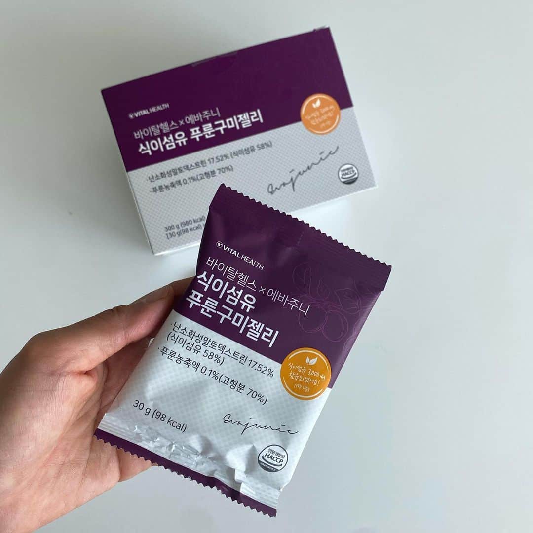 キム・ジュニさんのインスタグラム写真 - (キム・ジュニInstagram)「오늘 라방은 온통 ㅋㅋㅋㅋ 즐거웠어요🙋🏻‍♀️ 푸른구미젤리는 월요일에 만나요! #바이탈헬스x에바주니푸룬구미젤리」7月16日 23時52分 - evajunie