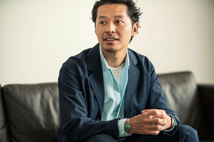 高田朋佳のインスタグラム：「@isetanmens 様で特集を組んで頂きました！ ありがとうございます😊  ———————————————————————— #summersuits #suitsstyle #summerstyle #mensstyle #mensstyleguide #menswear #blazerstyle  #takadachannel #youtuber #onlyone #newcolonialstyle #jetset #singapore #luxuryresort #colonyclothing #singaporelife #singaporestyle  #lifestyle #fashion #mensfashions #dapper #igfashion #sprezzatura」