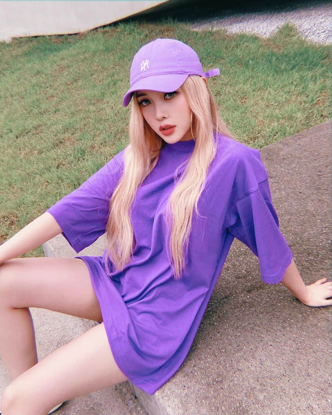 ポニーのインスタグラム：「in purrrple!👾  보라색 입고 무드렛이 올라간 박포니찡」