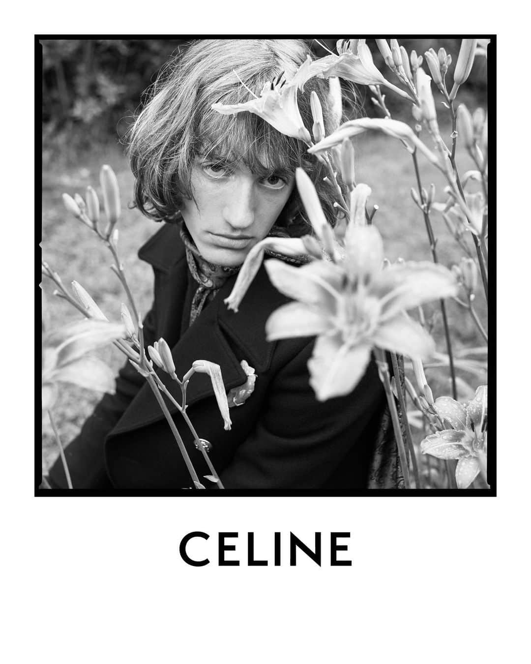 Celineさんのインスタグラム写真 - (CelineInstagram)「CELINE HOMME WINTER 20 CELINE OFFICIER PEACOAT   COLLECTION AVAILABLE IN STORE AND AT CELINE.COM AUGUST 28 2020  DYLAN PHOTOGRAPHED BY HEDI SLIMANE IN SAINT TROPEZ IN JUNE 2020  #CELINEHOMME #CELINEBYHEDISLIMANE」7月17日 0時13分 - celine
