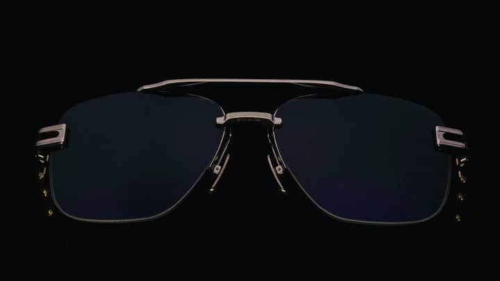ディタのインスタグラム：「Grand-Evo One, DITA's futuristic reinterpretation of rimless eyewear. Bringing together exceptionally sculpted acetate and bifurcated titanium in an ornate rimless style. #DITAeyewear #DITAsunglasses #grandevo」