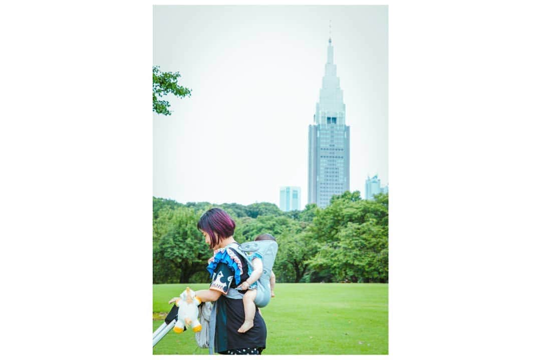 石井寛子さんのインスタグラム写真 - (石井寛子Instagram)「Disney愛が溢れてる みなちゃんに久しぶりに会えた🕶️  べびちゃんも会わぬうちに パワー倍増。 前はまんまる抱っこされるがままでしたが 今日はうにゃー、とのけぞる！！！  たくましく育ってる👍」7月17日 0時23分 - ishiihiroko