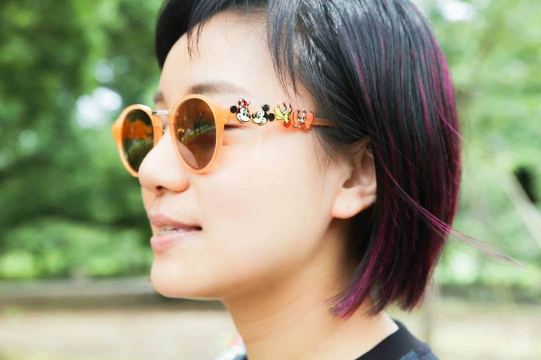 石井寛子のインスタグラム：「Disney愛が溢れてる みなちゃんに久しぶりに会えた🕶️  べびちゃんも会わぬうちに パワー倍増。 前はまんまる抱っこされるがままでしたが 今日はうにゃー、とのけぞる！！！  たくましく育ってる👍」