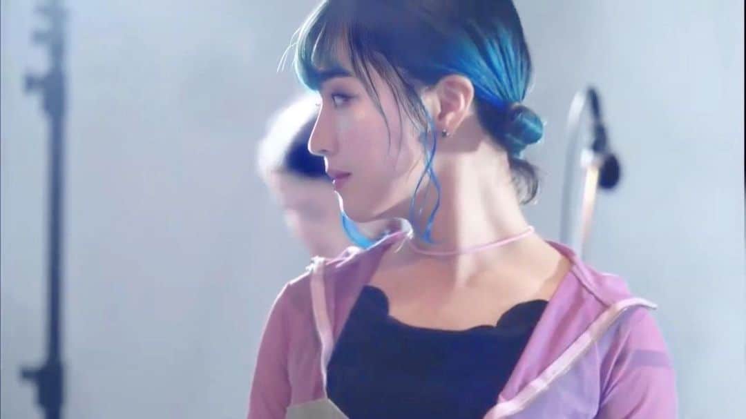 佐々木萌のインスタグラム：「こんにちは.🌞 配信ライブ、7.19にアンコール放送そしてYouTubeにアップすることにしたので 見逃した人も また観てくれるというあなたもぜひ観てね . . かけがえのない仲間たちと作った空間でした」
