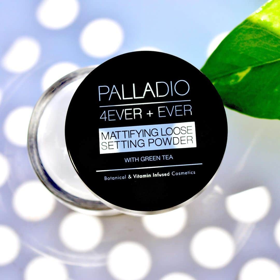 Palladio Beautyさんのインスタグラム写真 - (Palladio BeautyInstagram)「Keep your makeup in place and unwanted shine under control with our #Vegan 4 Ever + Ever Mattifying Loose Setting Powder 🌿 This weightless finishing powder is infused with Green Tea, which acts as a natural antioxidant for your skin! The matte finish will keep you looking fresh even on the hottest of summer days! 🌞  Shop Now Link in Bio  #PalladioBeauty #loosesettingpowder #matte #vegan #botanicalandvitamininfused #whatsinyourmakeup」7月17日 0時40分 - palladiobeauty