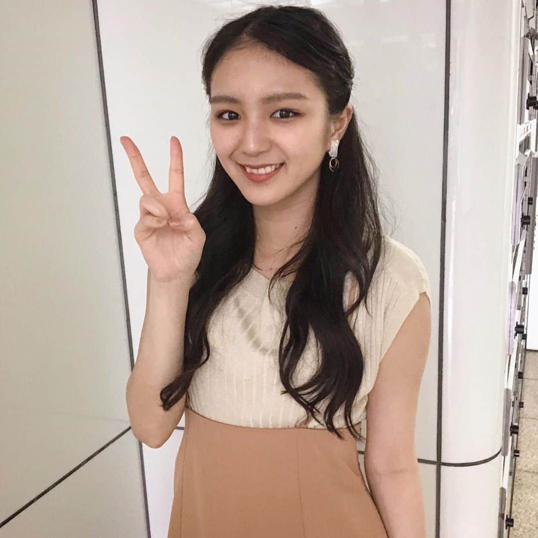 愛来さんのインスタグラム写真 - (愛来Instagram)「︎︎☁︎︎ ・ ・ 明日めざましテレビのイマドキに出演します！ 私が大好きな文房 ...